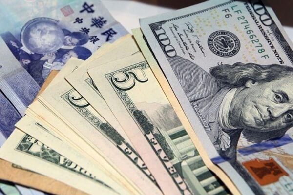 1000美金換台幣多少?哪裡換划算?