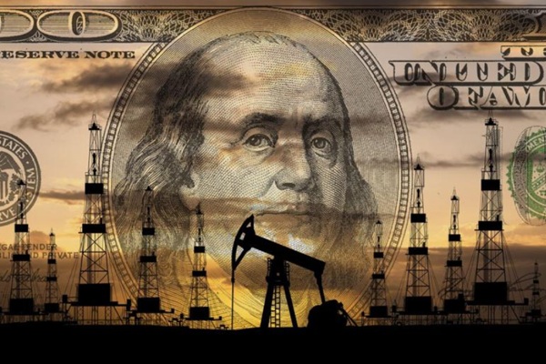 Почему мир покупает нефть за доллары и что это означает