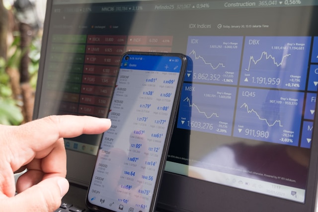 เคล็ดลับวิธีใช้ EA Forex เทรดสบายไม่ต้องเฝ้าจอ