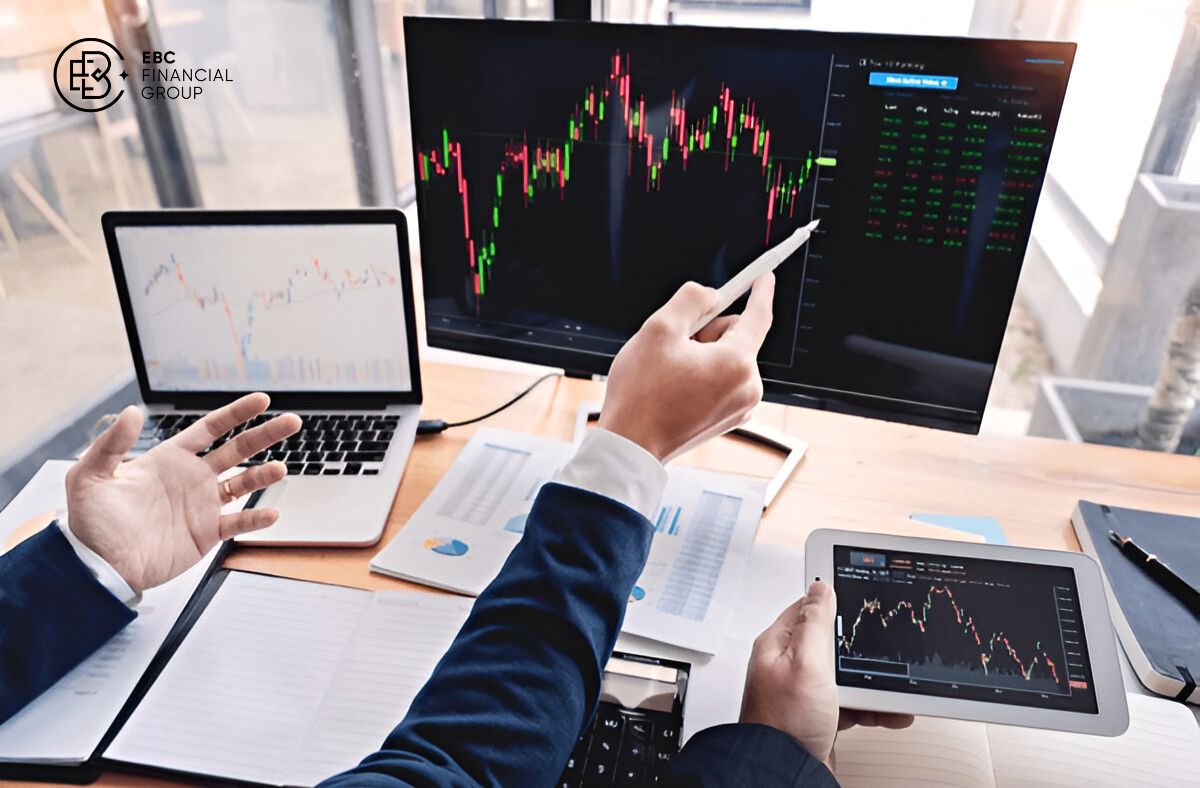 Môi giới chứng khoán (stockbroker) là gì, làm gì?