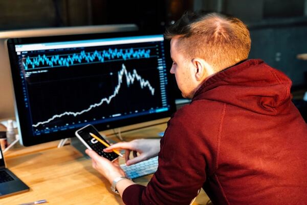 Copy Trade คืออะไร เจาะลึกข้อควรระวังที่คุณต้องรู้ก่อนเริ่มใช้
